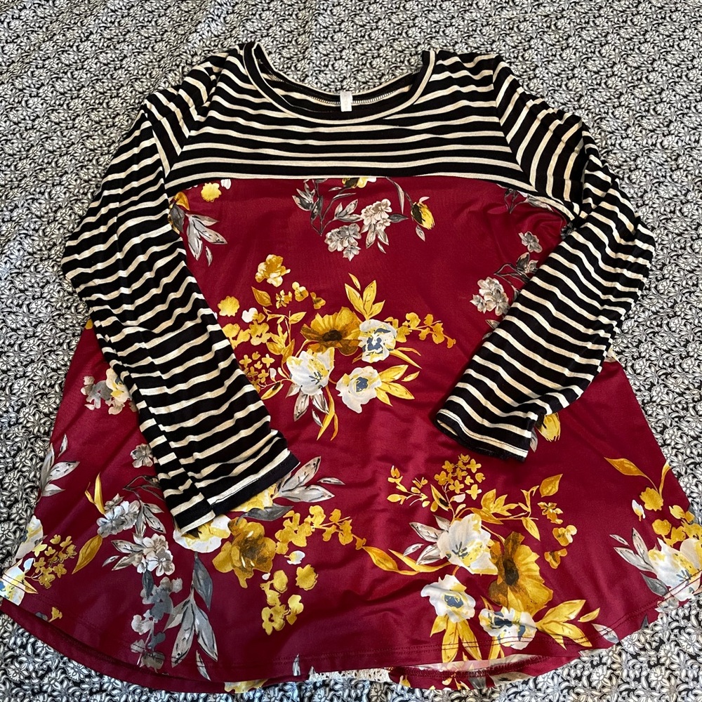 Long sleeve top with buttoned back